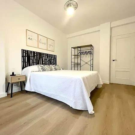 Elegancia Junto Al Rectorado. * Córdoba
