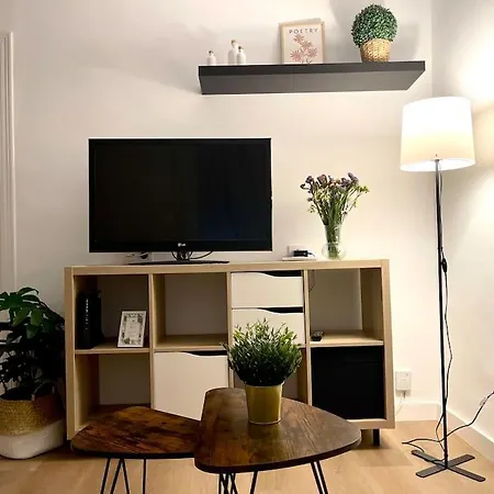 Elegancia Junto Al Rectorado. * Кордова