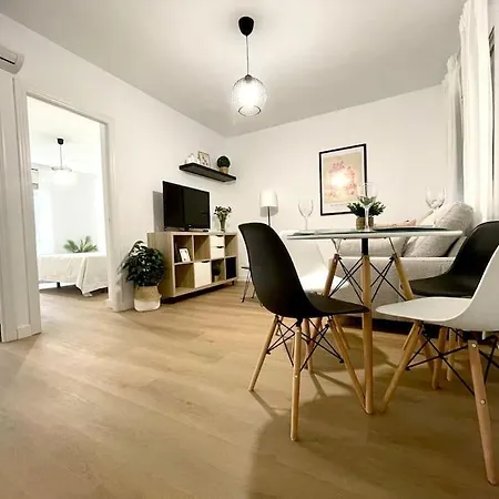 Elegancia Junto Al Rectorado. Apartamento