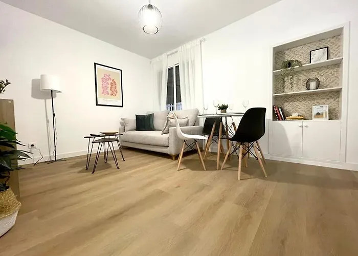 Elegancia Junto Al Rectorado. *