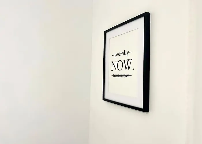 Elegancia Junto Al Rectorado. *